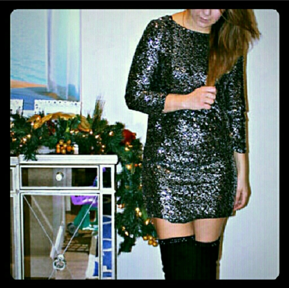 TAHARI 12 L/XL silver sequin stretch tunic dress